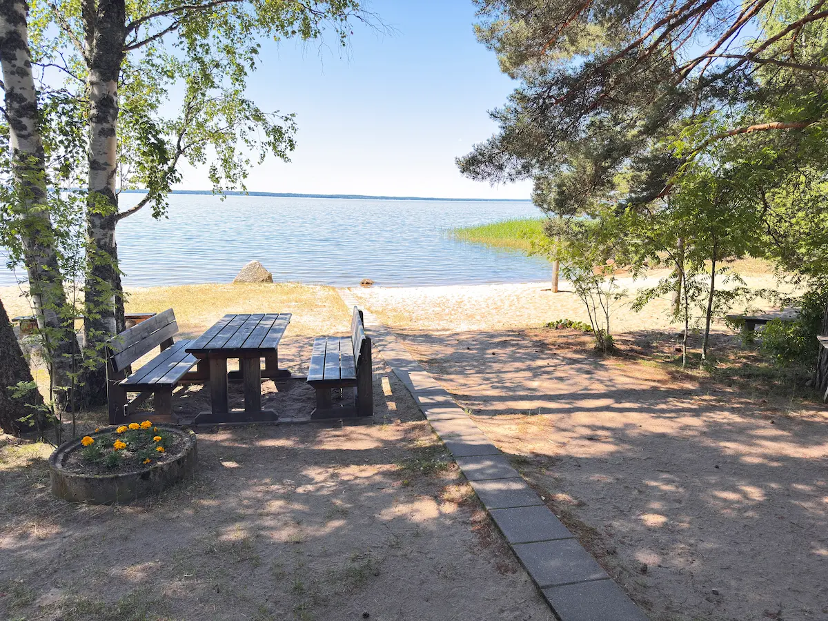 Näkymä mökin terassilta Pyhäjärvelle