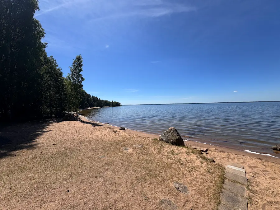 Näkymä mökin rannasta Pyhäjärvelle