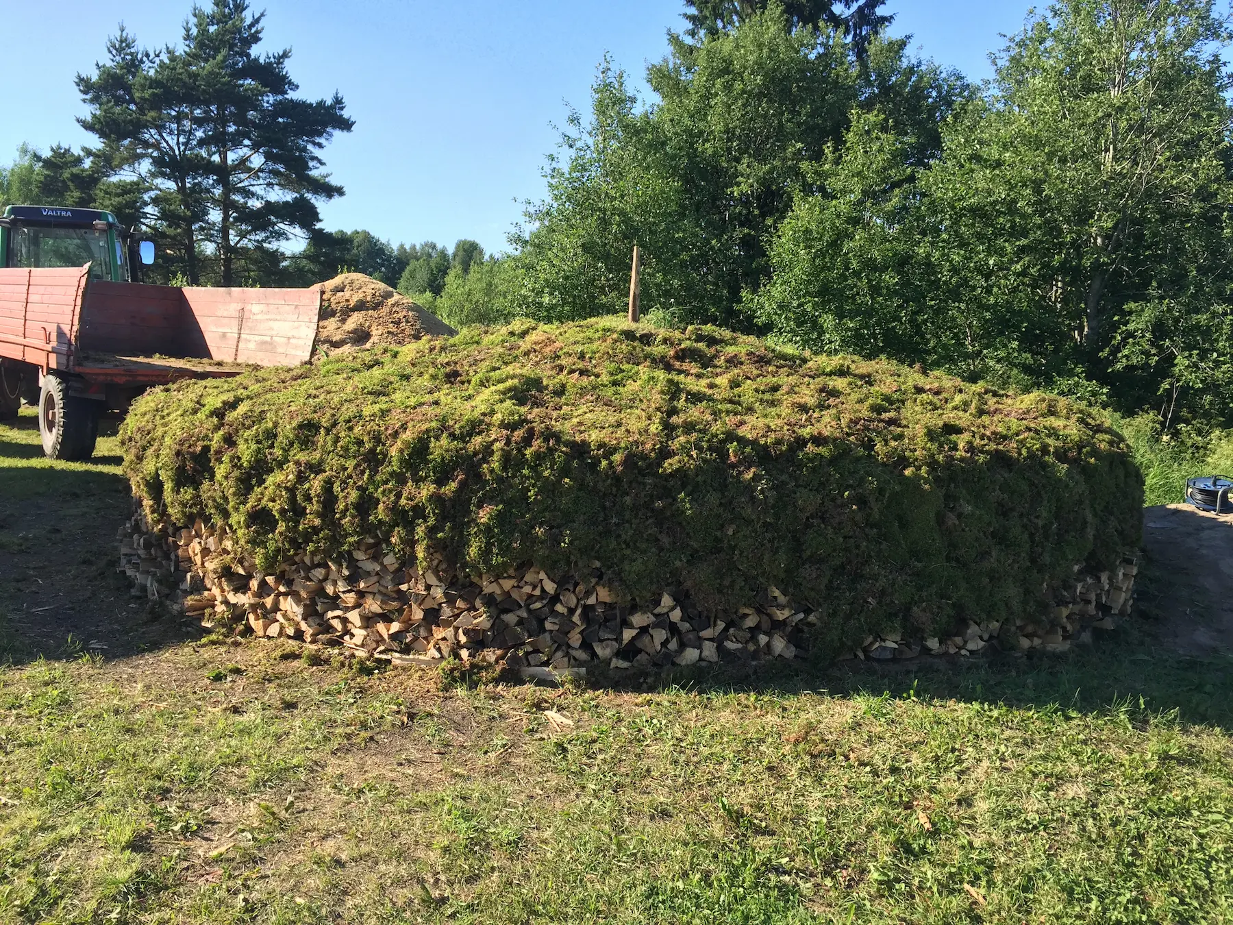 Tervahauta valmiina ennen sytytystä