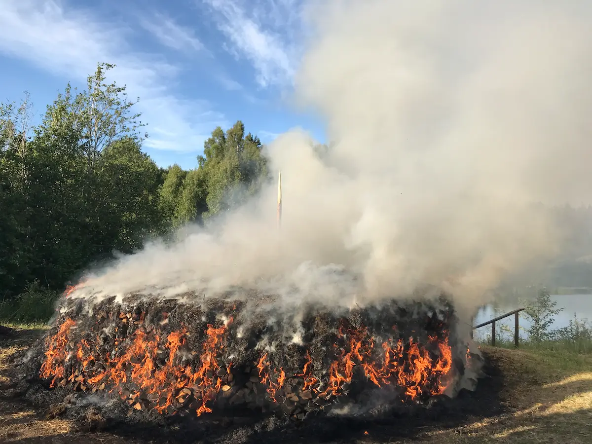 Tervahauta juuri sytytyksen jälkeen